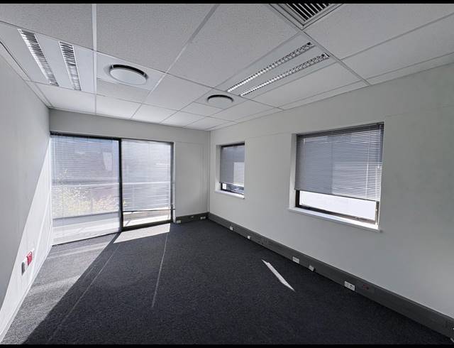 32M² SERVICED OFFICE TO LET IN VORNA VALLEY